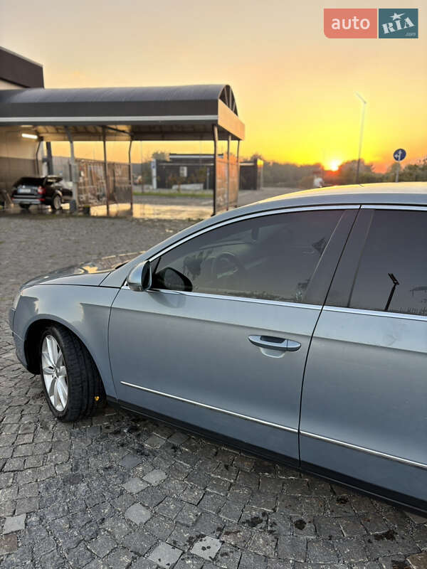 Седан Volkswagen Passat 2010 в Ужгороде