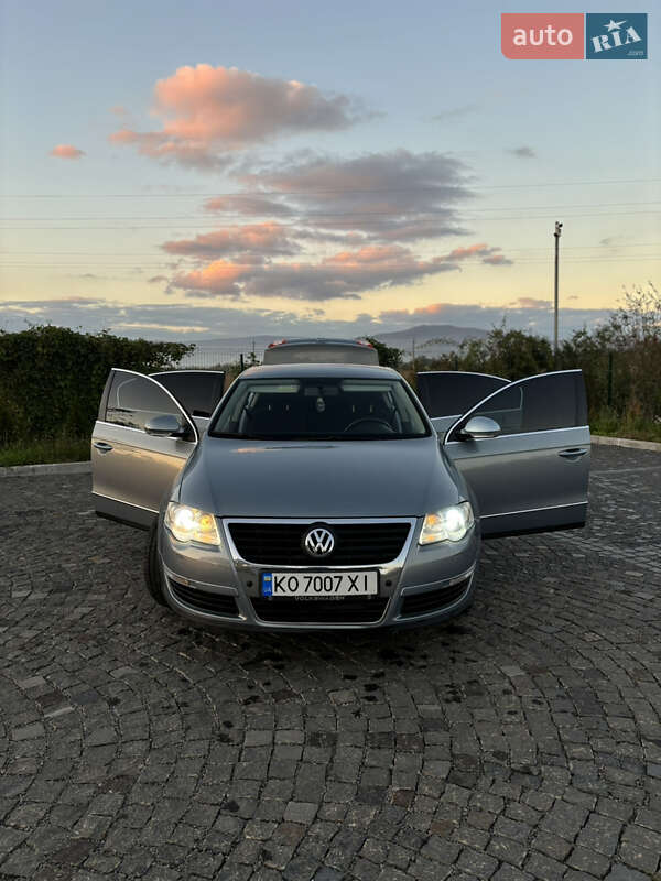 Седан Volkswagen Passat 2010 в Ужгороде