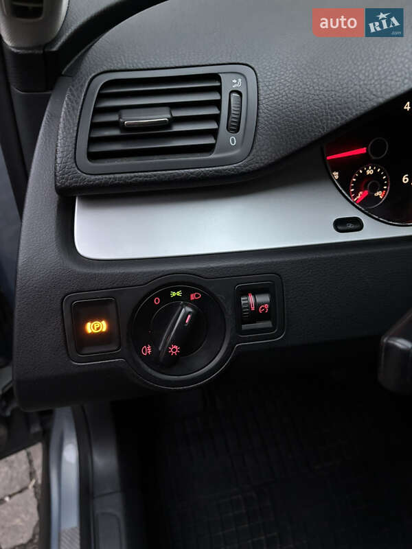 Седан Volkswagen Passat 2010 в Ужгороде