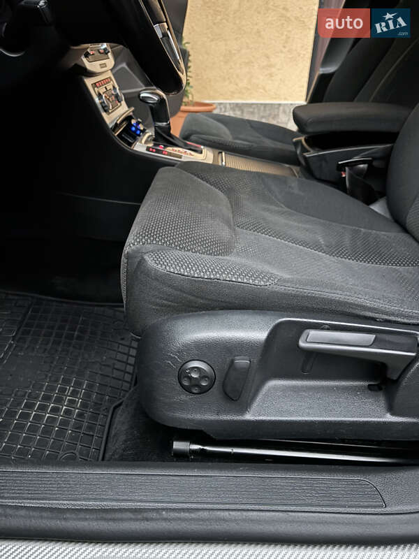 Седан Volkswagen Passat 2010 в Ужгороде