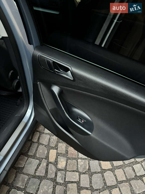 Седан Volkswagen Passat 2010 в Ужгороде