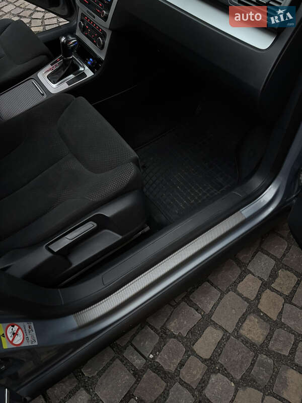 Седан Volkswagen Passat 2010 в Ужгороде