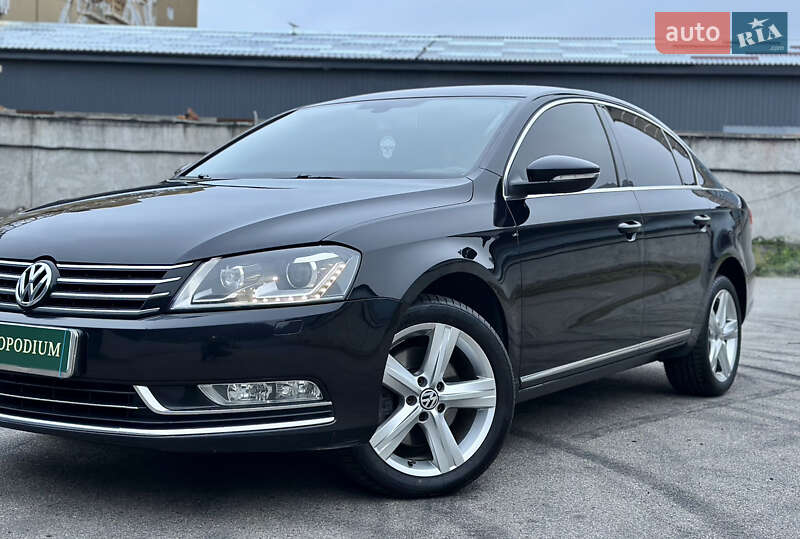 Седан Volkswagen Passat 2012 в Киеве