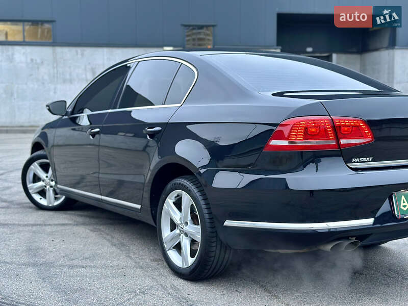 Седан Volkswagen Passat 2012 в Киеве