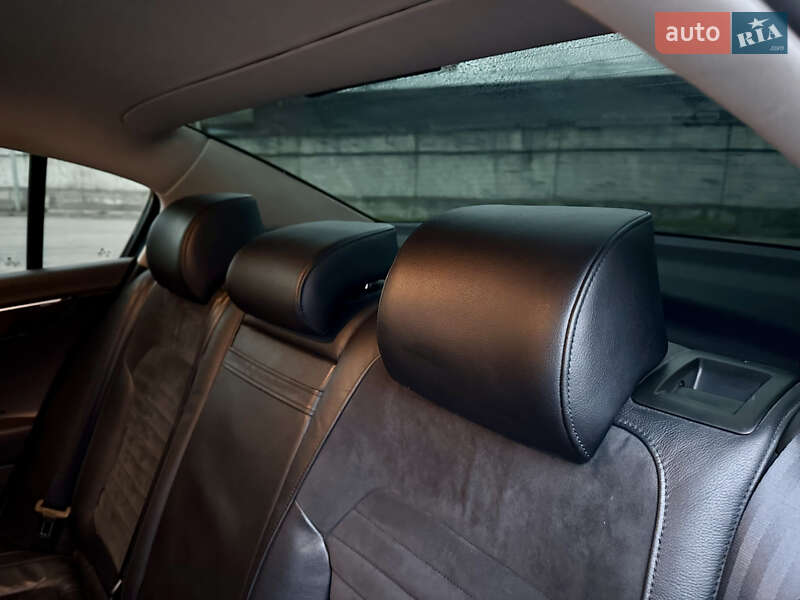 Седан Volkswagen Passat 2012 в Киеве