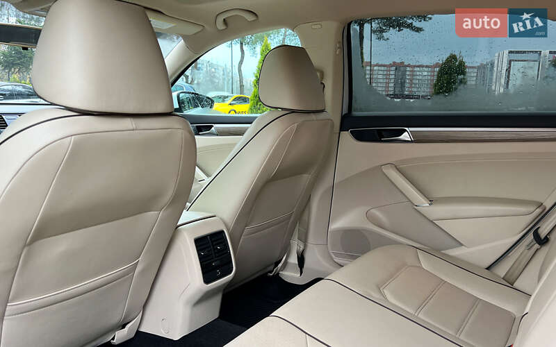 Седан Volkswagen Passat 2017 в Львові