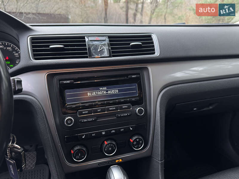 Седан Volkswagen Passat 2014 в Киеве