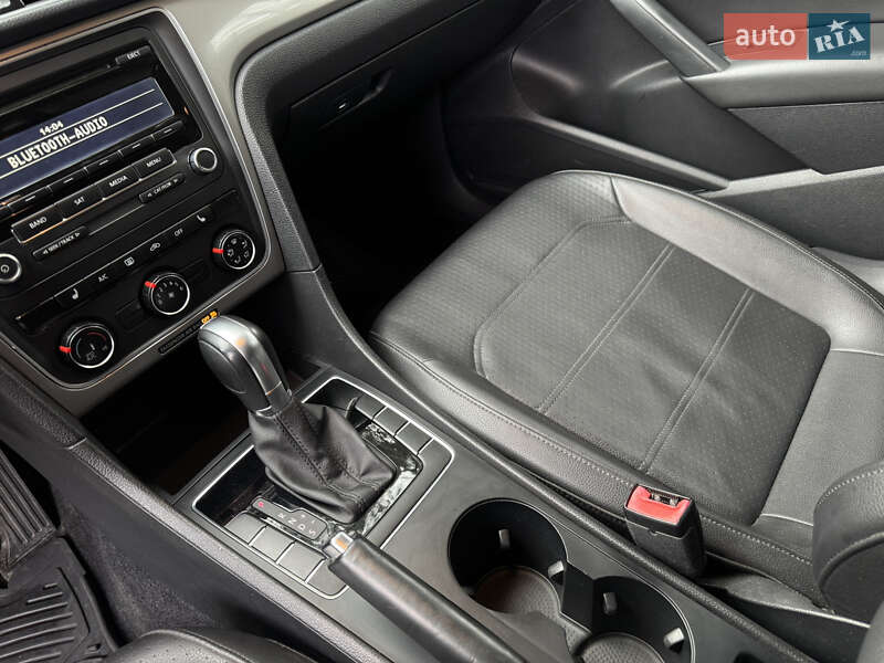 Седан Volkswagen Passat 2014 в Киеве