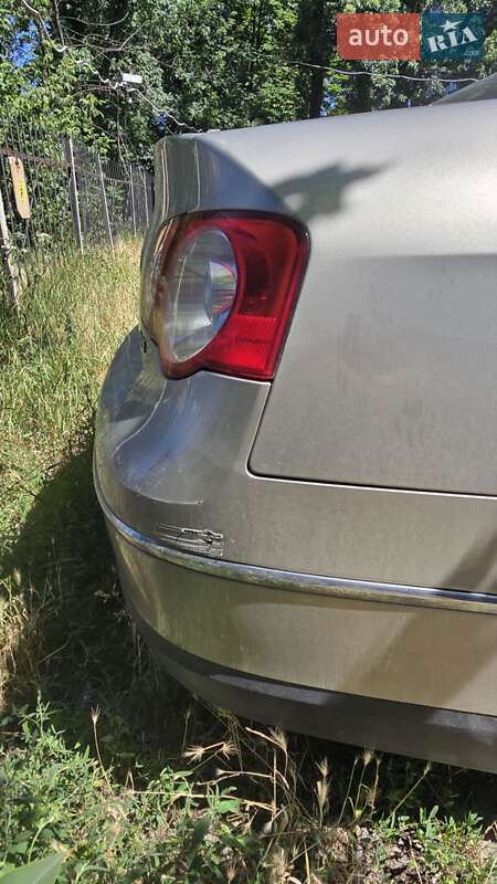 Седан Volkswagen Passat 2006 в Киеве