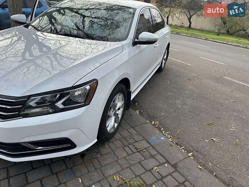 Седан Volkswagen Passat 2016 в Одессе