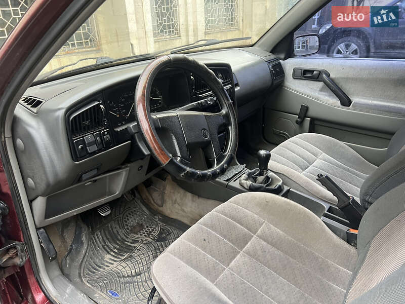 Седан Volkswagen Passat 1992 в Кременце