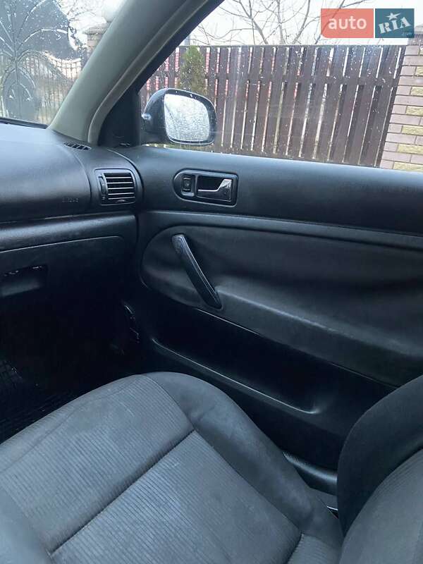 Универсал Volkswagen Passat 2002 в Сторожинце