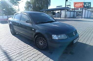 Универсал Volkswagen Passat 2000 в Снятине