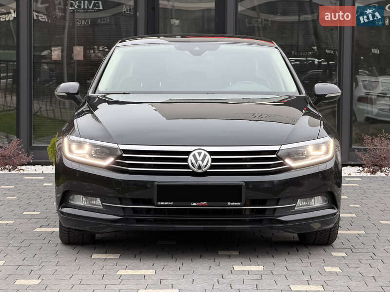 Седан Volkswagen Passat 2015 в Ужгороде