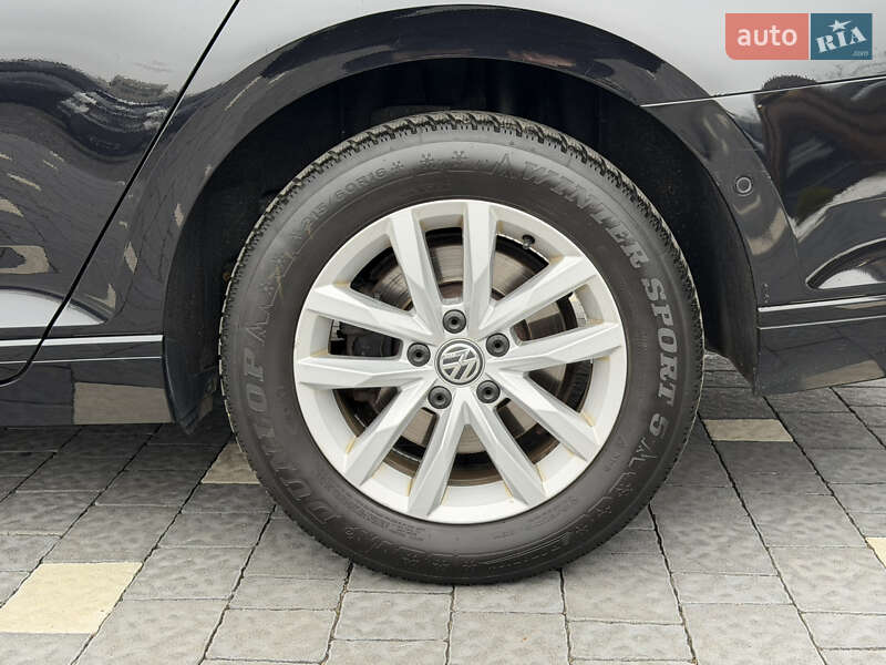 Седан Volkswagen Passat 2015 в Ужгороде
