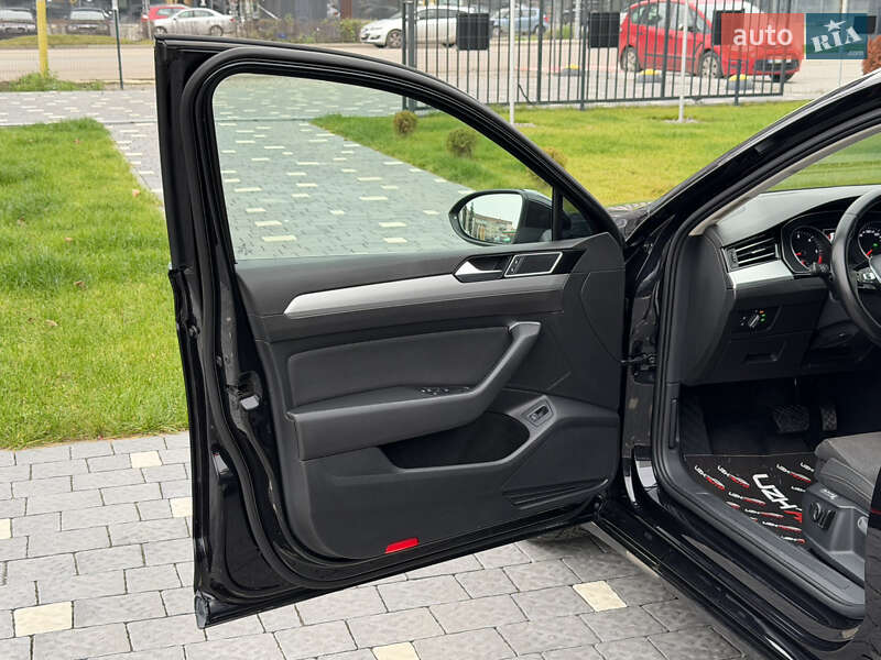 Седан Volkswagen Passat 2015 в Ужгороде