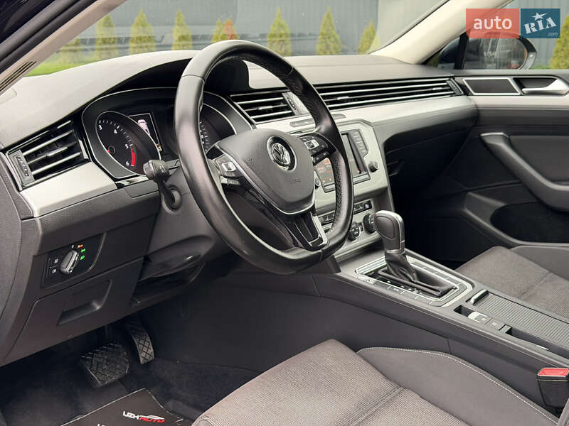 Седан Volkswagen Passat 2015 в Ужгороде