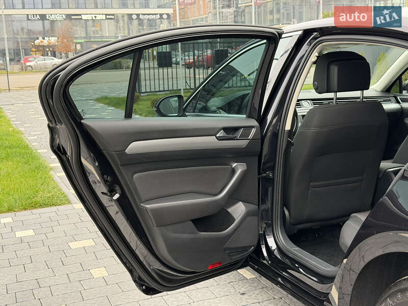 Седан Volkswagen Passat 2015 в Ужгороде