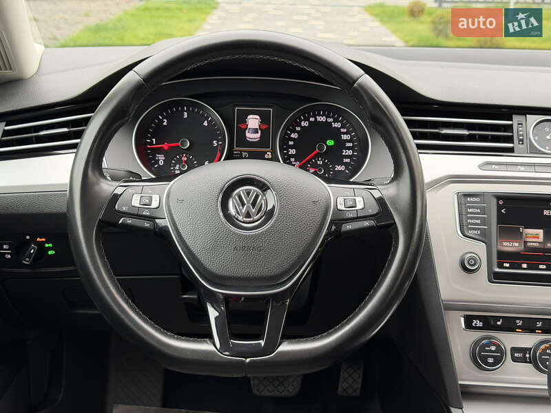 Седан Volkswagen Passat 2015 в Ужгороде