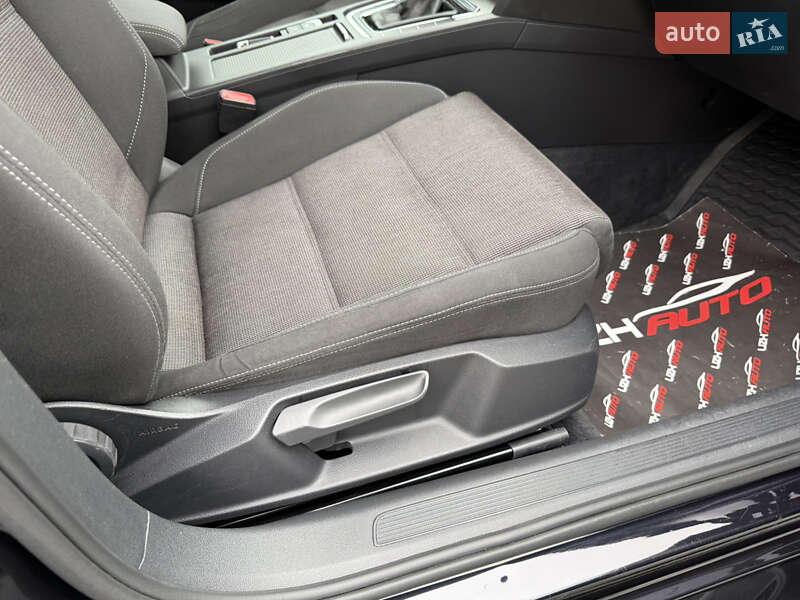 Седан Volkswagen Passat 2015 в Ужгороде