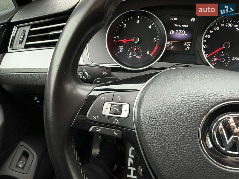 Седан Volkswagen Passat 2015 в Ужгороде