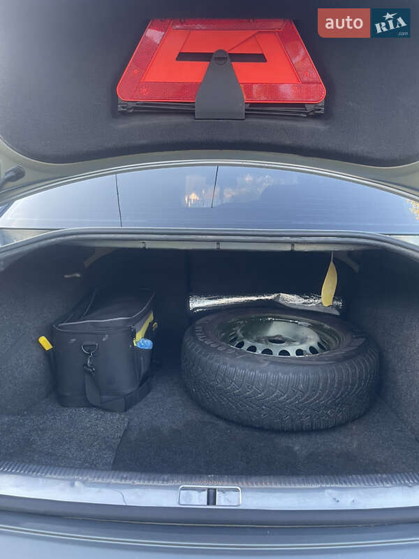 Седан Volkswagen Passat 2004 в Львові фото 31 Седан Volkswagen Passat 2004 в Львові