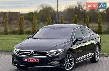 Седан Volkswagen Passat 2022 в Луцке