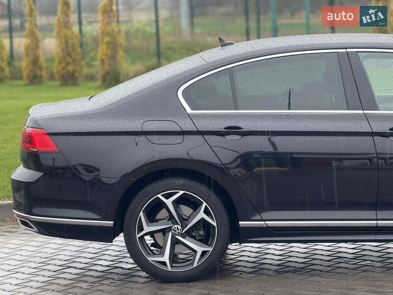 Седан Volkswagen Passat 2020 в Луцьку