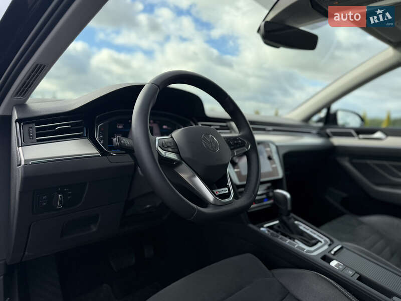 Седан Volkswagen Passat 2020 в Луцьку