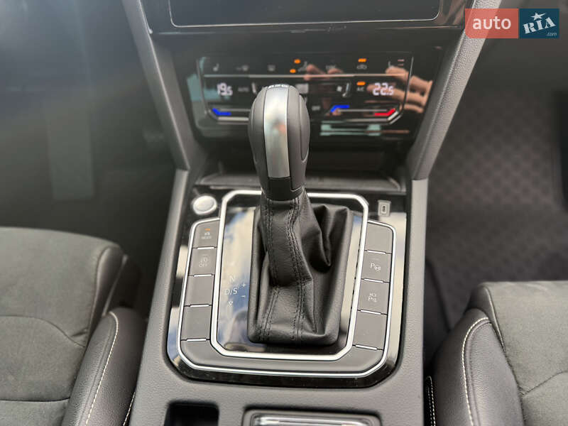 Седан Volkswagen Passat 2020 в Луцьку