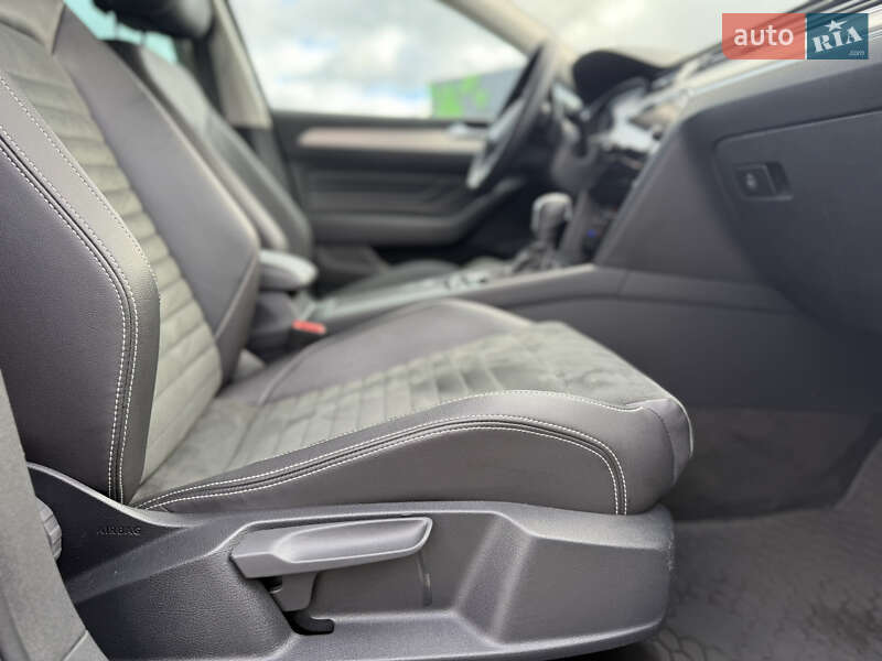 Седан Volkswagen Passat 2020 в Луцьку