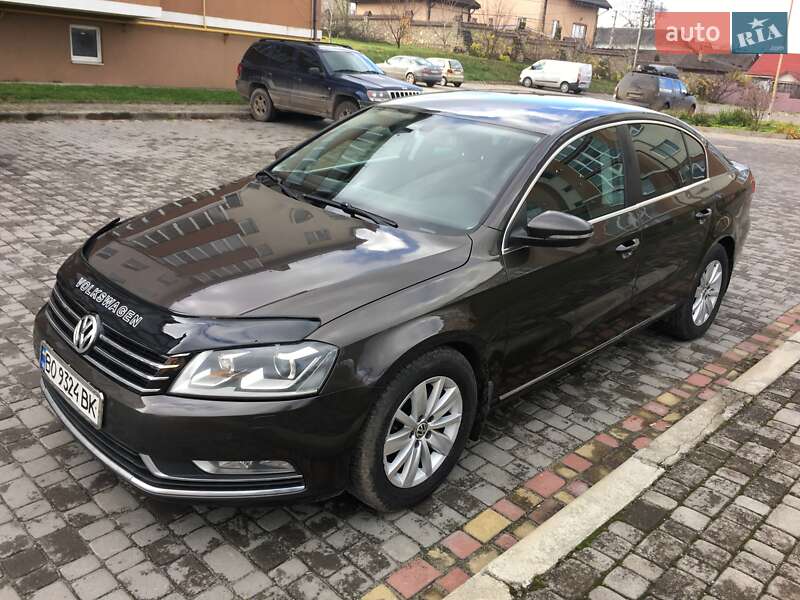 Седан Volkswagen Passat 2012 в Остроге