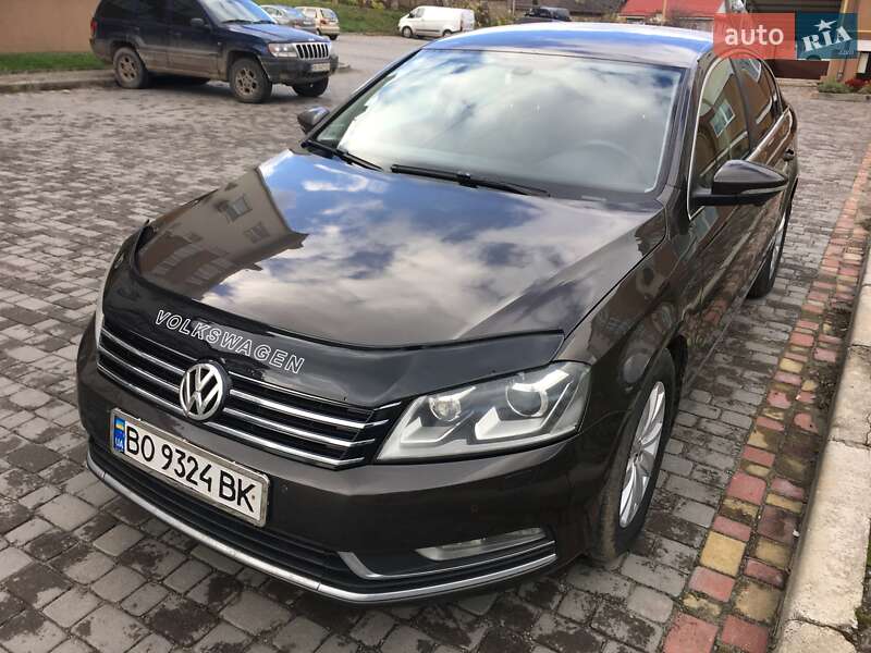 Седан Volkswagen Passat 2012 в Остроге