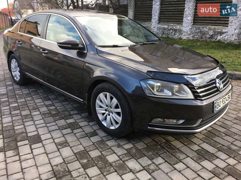 Седан Volkswagen Passat 2012 в Остроге
