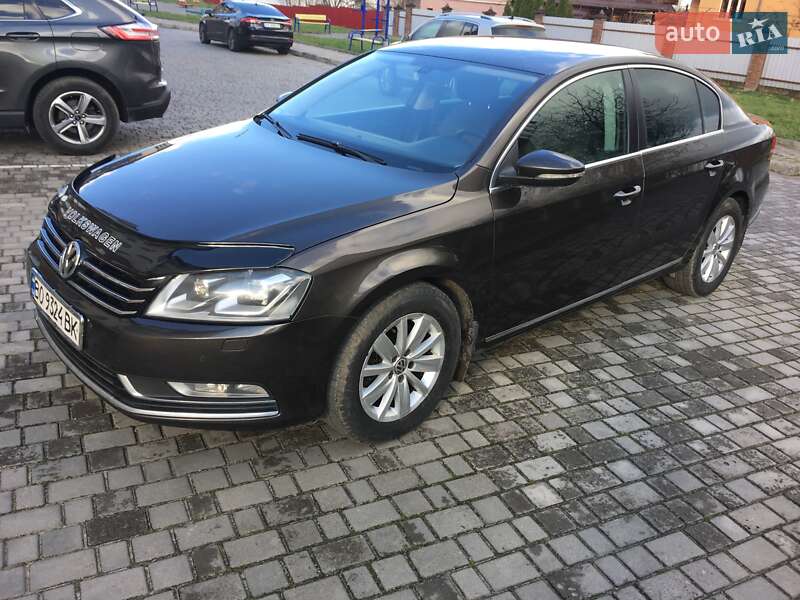 Седан Volkswagen Passat 2012 в Остроге