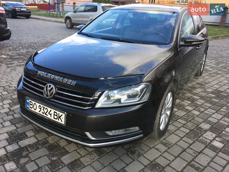 Седан Volkswagen Passat 2012 в Остроге