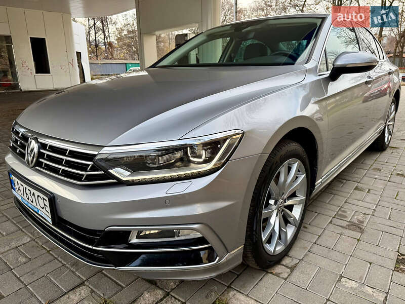 Седан Volkswagen Passat 2018 в Днепре