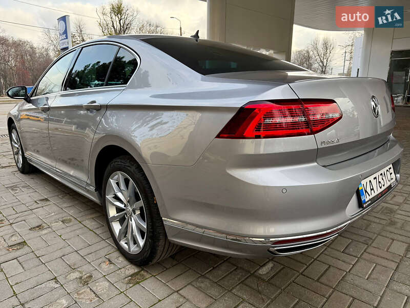 Седан Volkswagen Passat 2018 в Днепре