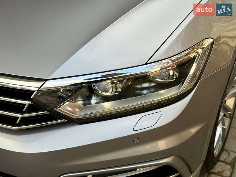 Седан Volkswagen Passat 2018 в Днепре