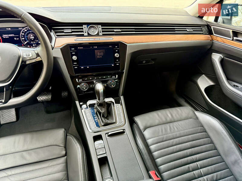 Седан Volkswagen Passat 2018 в Днепре