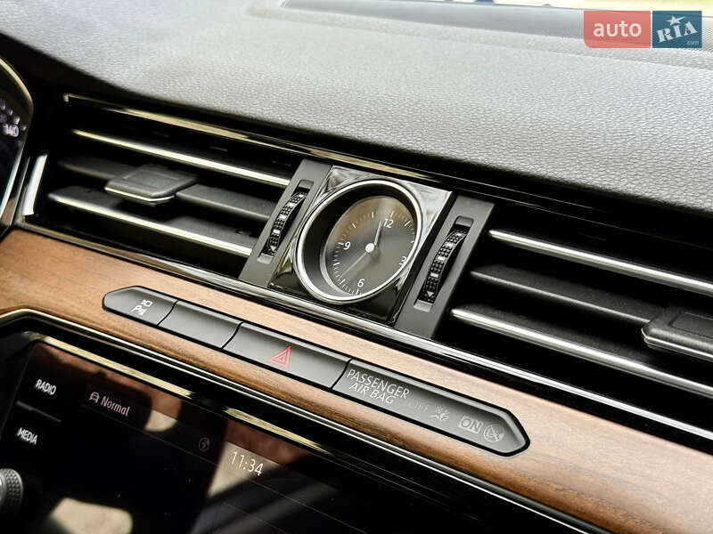 Седан Volkswagen Passat 2018 в Днепре