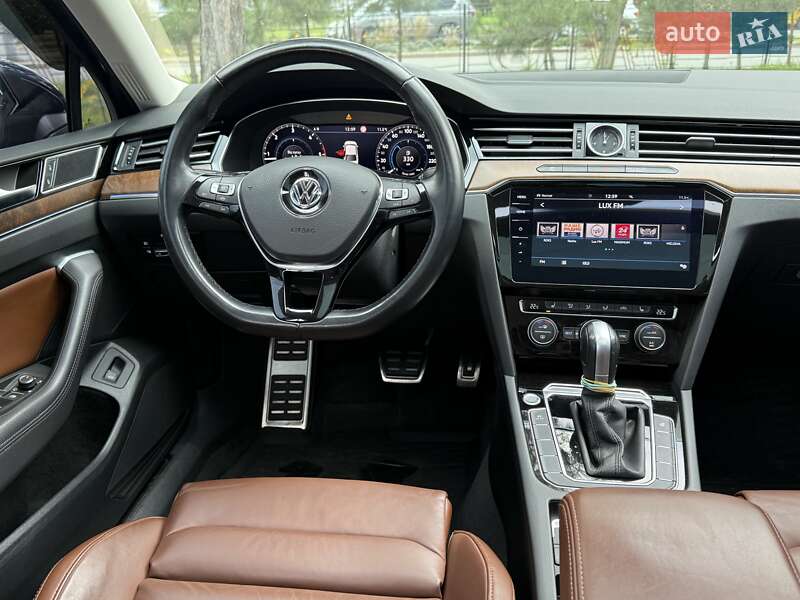 Седан Volkswagen Passat 2018 в Одессе