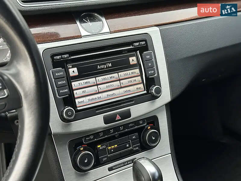 Універсал Volkswagen Passat 2011 в Сарнах