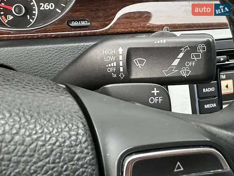 Універсал Volkswagen Passat 2011 в Сарнах