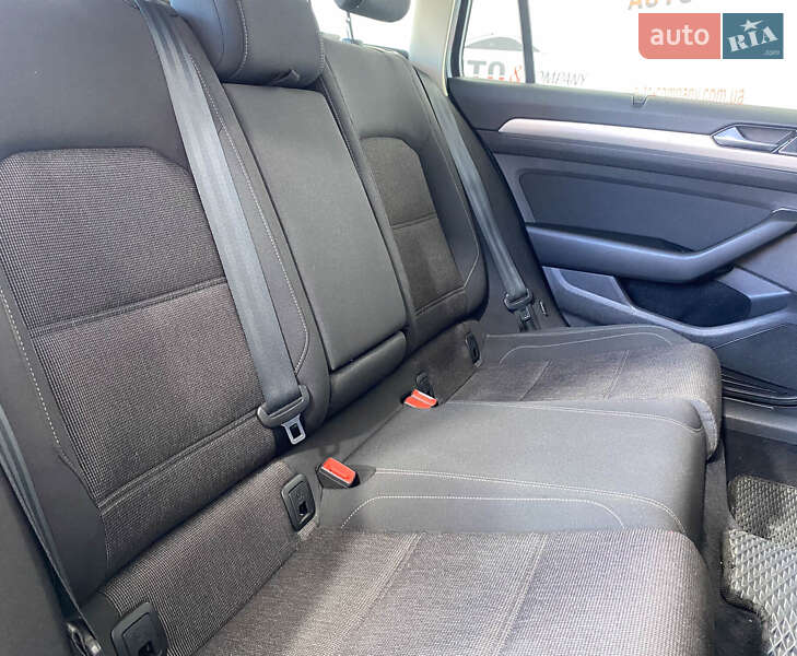 Універсал Volkswagen Passat 2015 в Львові