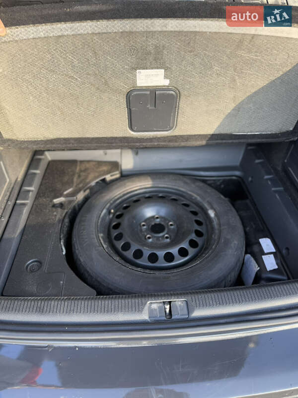 Універсал Volkswagen Passat 2011 в Сарнах