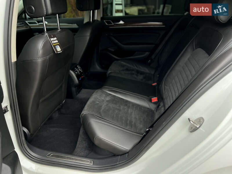 Седан Volkswagen Passat 2016 в Одессе