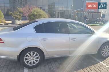 Седан Volkswagen Passat 2012 в Львове