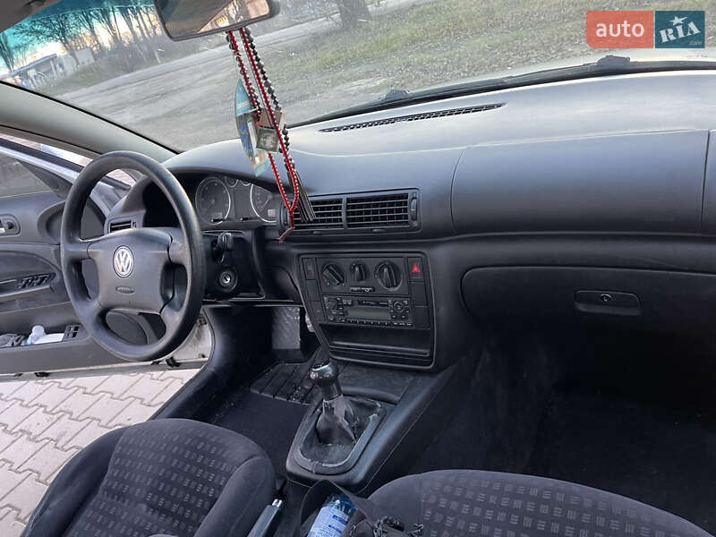 Універсал Volkswagen Passat 2003 в Коростені