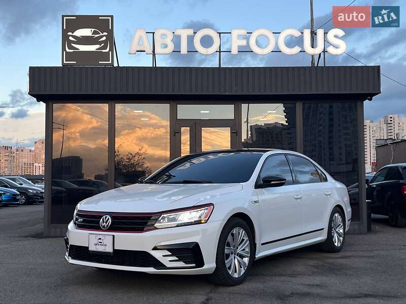 Седан Volkswagen Passat 2018 в Киеве